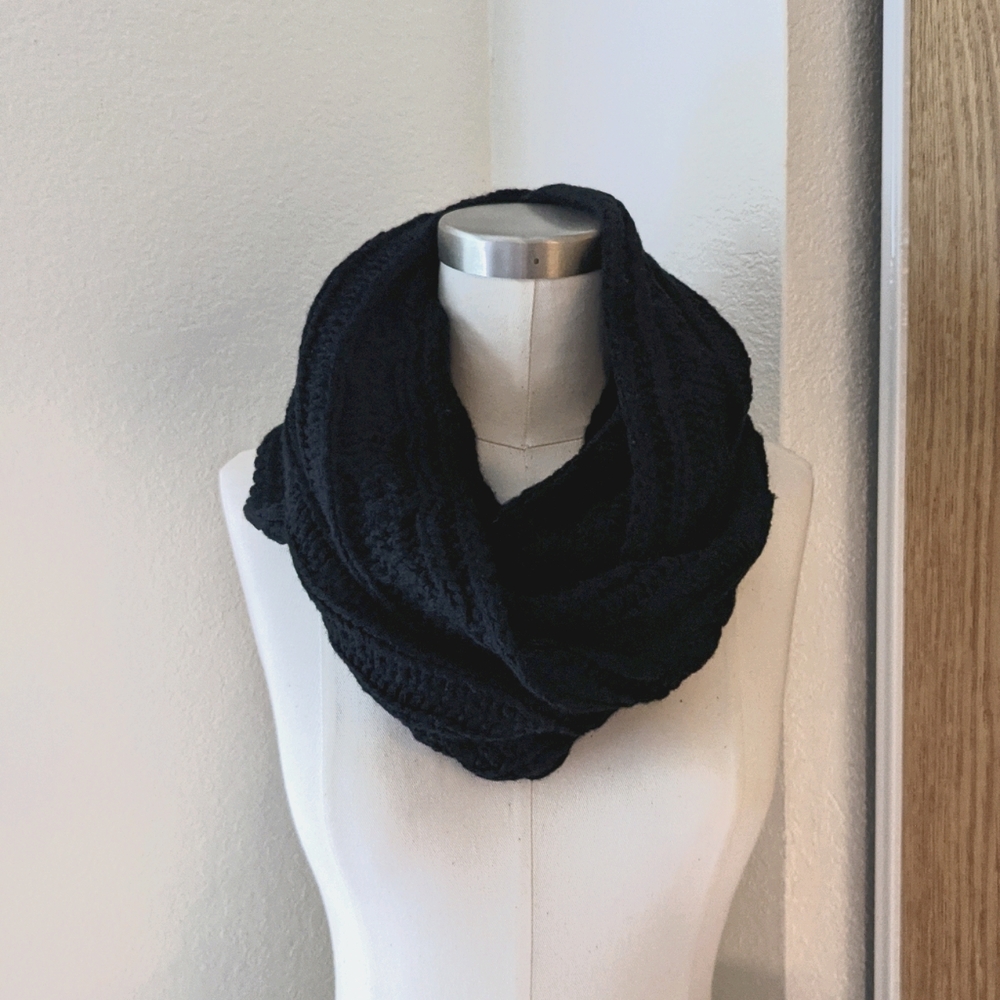 *SOLD* NWT Aeropostale Black Infinity Scarf
